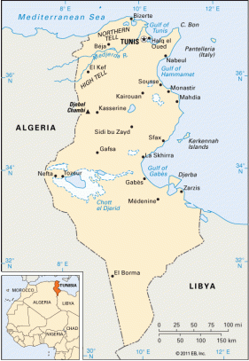 À la Tunisie, Kairouan est située à environ 150 kilomètres (100 miles) au sud de Tunis. (Carte de brittanica.com)
