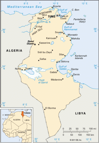 À la Tunisie, Kairouan est située à environ 150 kilomètres (100 miles) au sud de Tunis. (Carte de brittanica.com)
