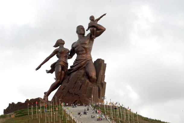 Le monument de la Renaissance Africaine à Dakar, capitale du Sénégal (Photo de Wikipedia)