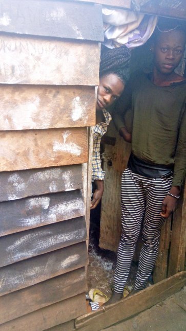 Une maisonnette où sept congolais LGBTI se sont enfouis pour se cacher des raids policiers.(Photo d'ALCIS, publiée avec l'autorisation des personnes dans la photo)