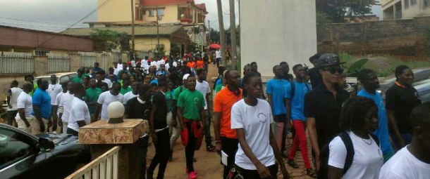 La marche pacifique lors de la Journee commemorative de lutte contre les violences.