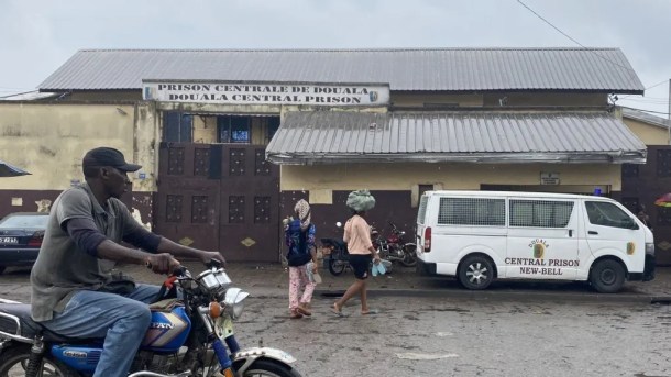 Le nouvel établissement pénitencier de Bell à Douala, au Cameroun. (Photo de Dylan Robertson ; Canadian press)